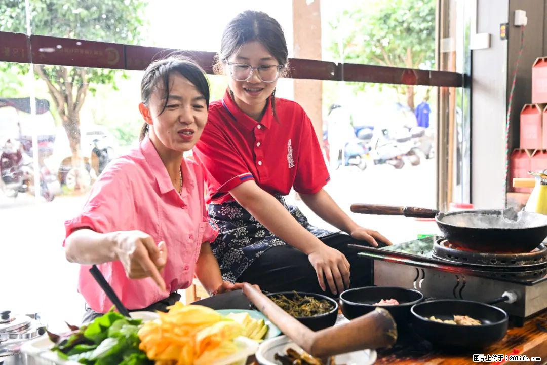 全网追的“扁担女孩”,找了一份暑假工,时薪12元 - 仙桃生活资讯 - 仙桃28生活网 xiantao.28life.com